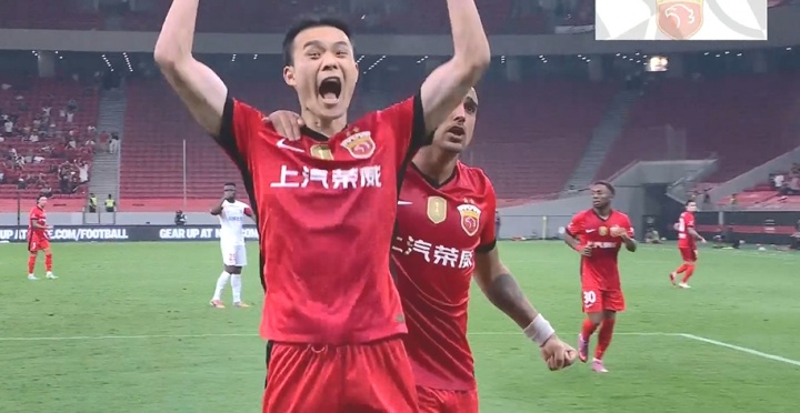 下半场开场仅1分钟，刘若钒包抄破门完成传射，海港2-1领先玉昆
