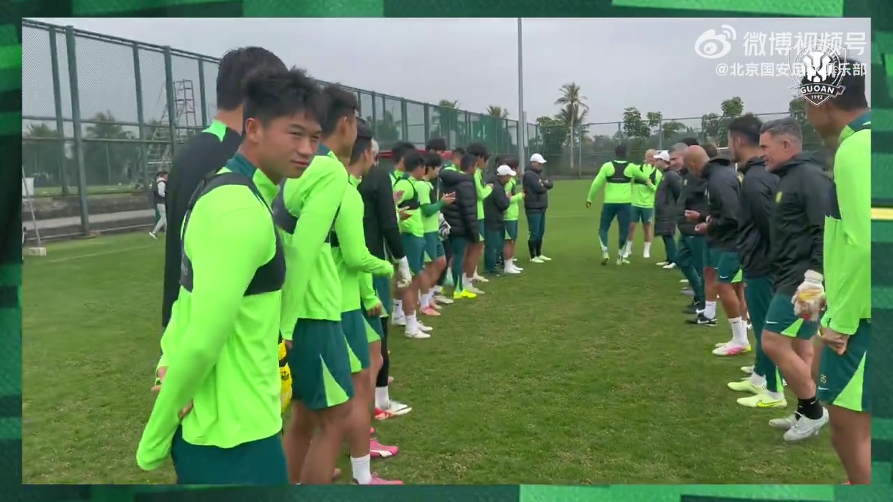 开云体育-张稀哲35岁生日国安全队训练场欢乐庆祝，法比奥扮演“主持人”